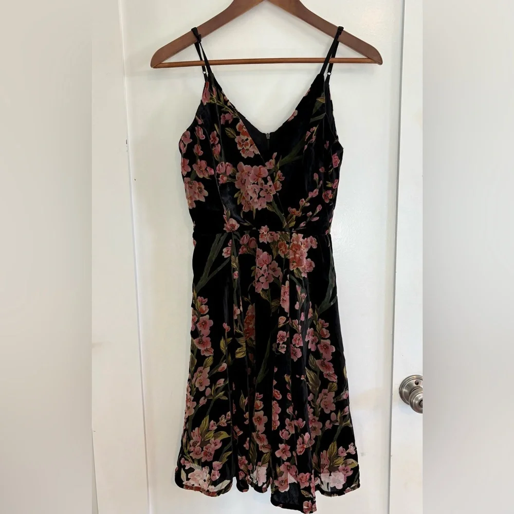 Anthropologie Eri + Ali Black Velvet Floral Burnout Midi Dress Size 2